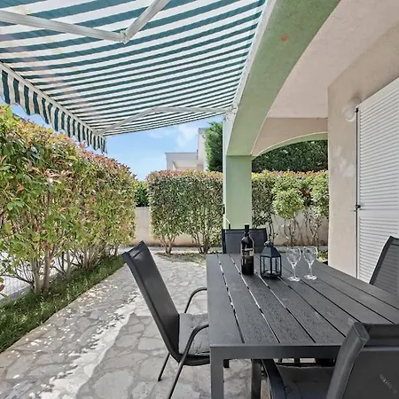 דירה Marija Volme, With Garden באניולה